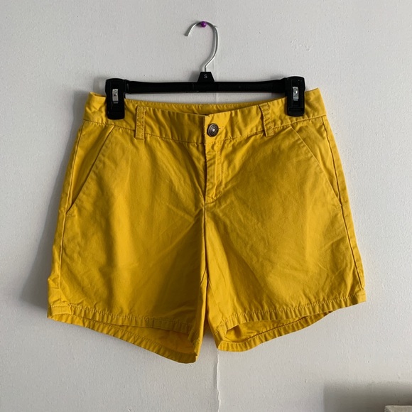 GAP Pants - GAP AUBREY FIT MUSTARD COLORED SHORTS SIZE 2